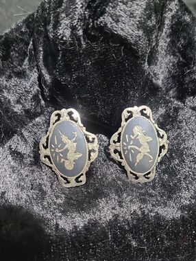 Sterling Silver Siam Black and Silver Cameo Dancer Style Earrings